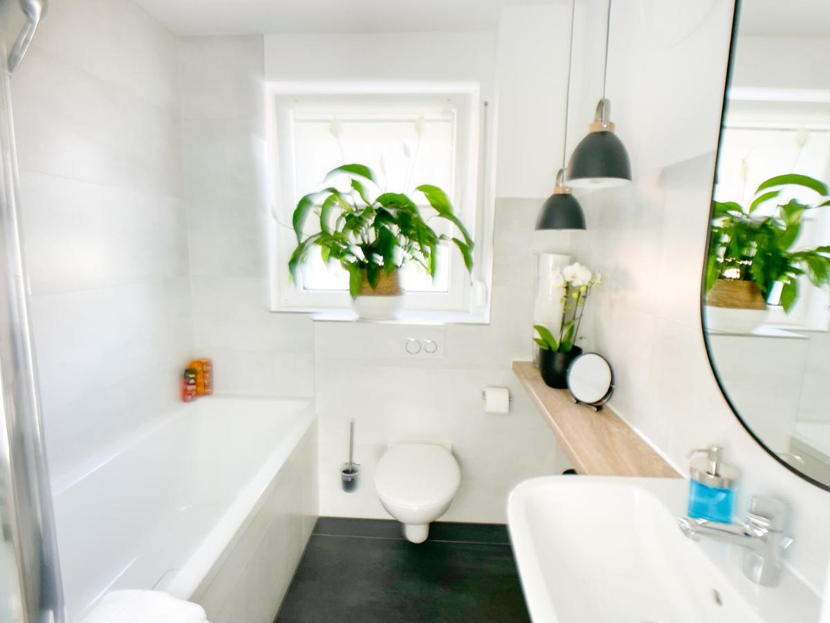 M-Style 02 Apartment Mit Balkon 24H Self-Check-In, Free Parking, Netflix Nuremberga Exterior foto